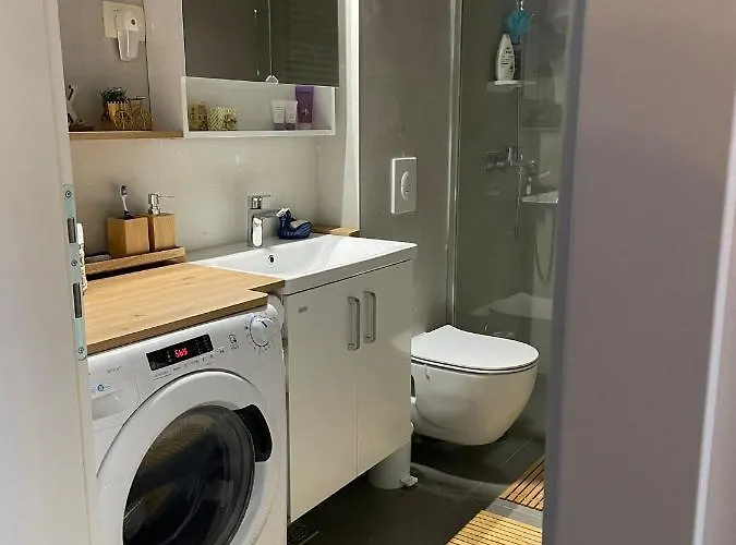 Mali Raj Макарська