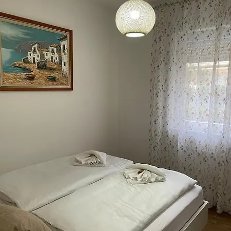 Apartment Mali Raj *